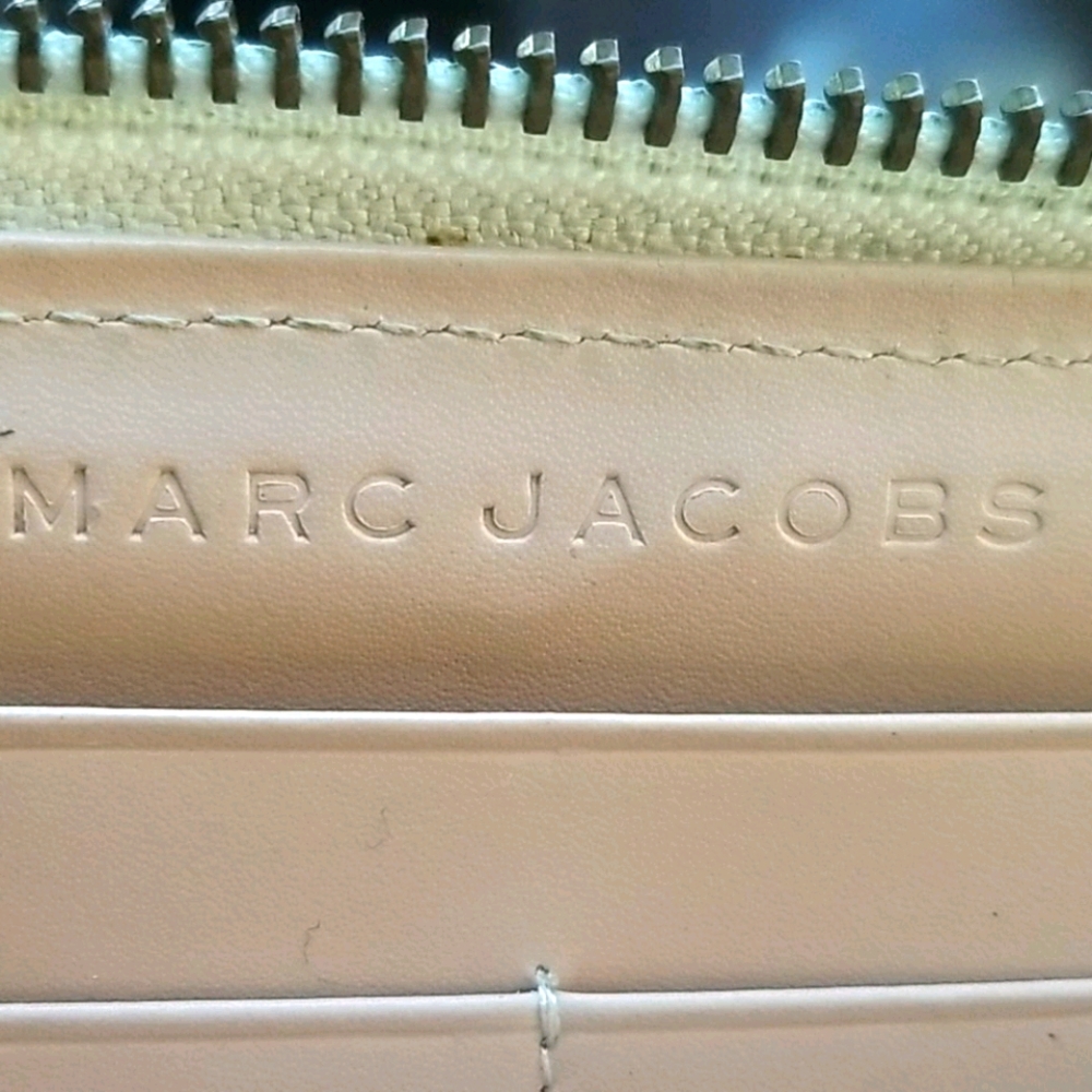 Marc Jacobs White Leather Zipper Wallet - Picture 3 of 12